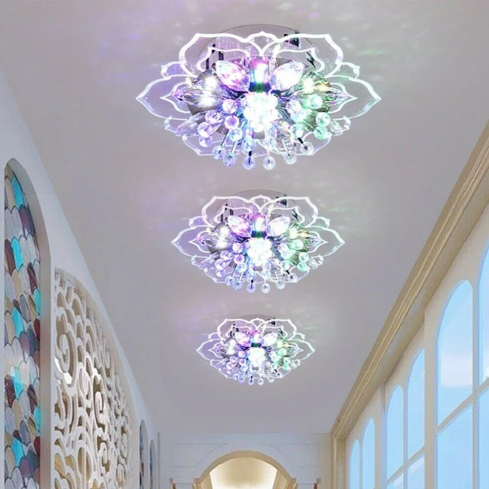 Elegancka lampa sufitowa LED z kryształami, nowoczesne oświetlenie salonu w kształcie kwiatu.