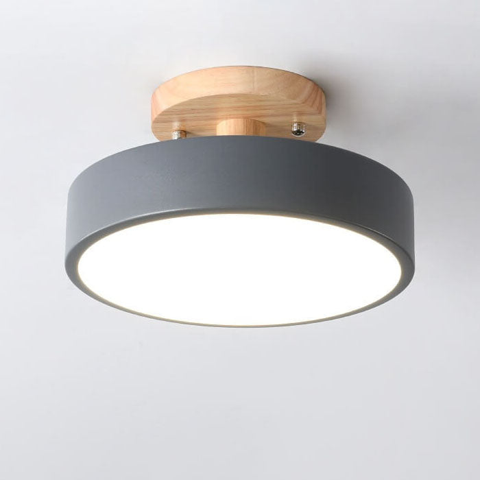 Drewniana lampa LED sufitowa, energooszczędne oświetlenie, skandynawski design do wnętrz.