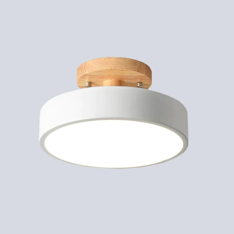 Skandynawska lampa LED, nowoczesna, zapewnia jasne oświetlenie domu.