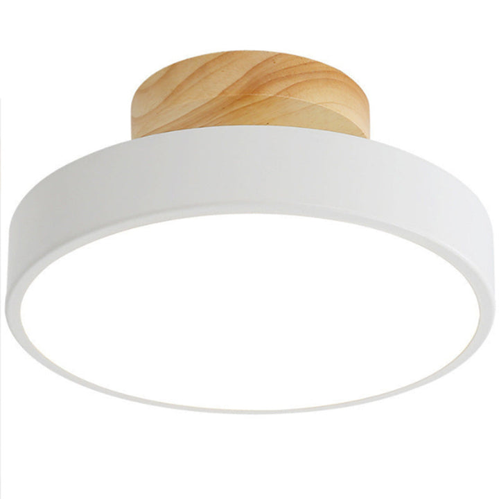 Minimalistyczna lampa sufitowa LED, idealna do jasnych, skandynawskich wnętrz.