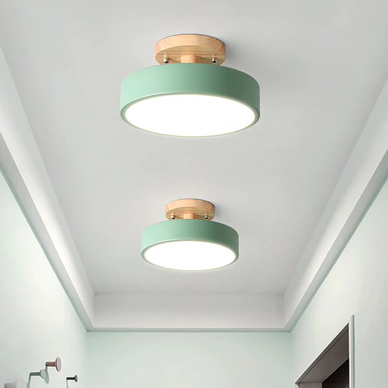 Sufitowa lampa LED, minimalistyczna, idealna do nowoczesnego domu.