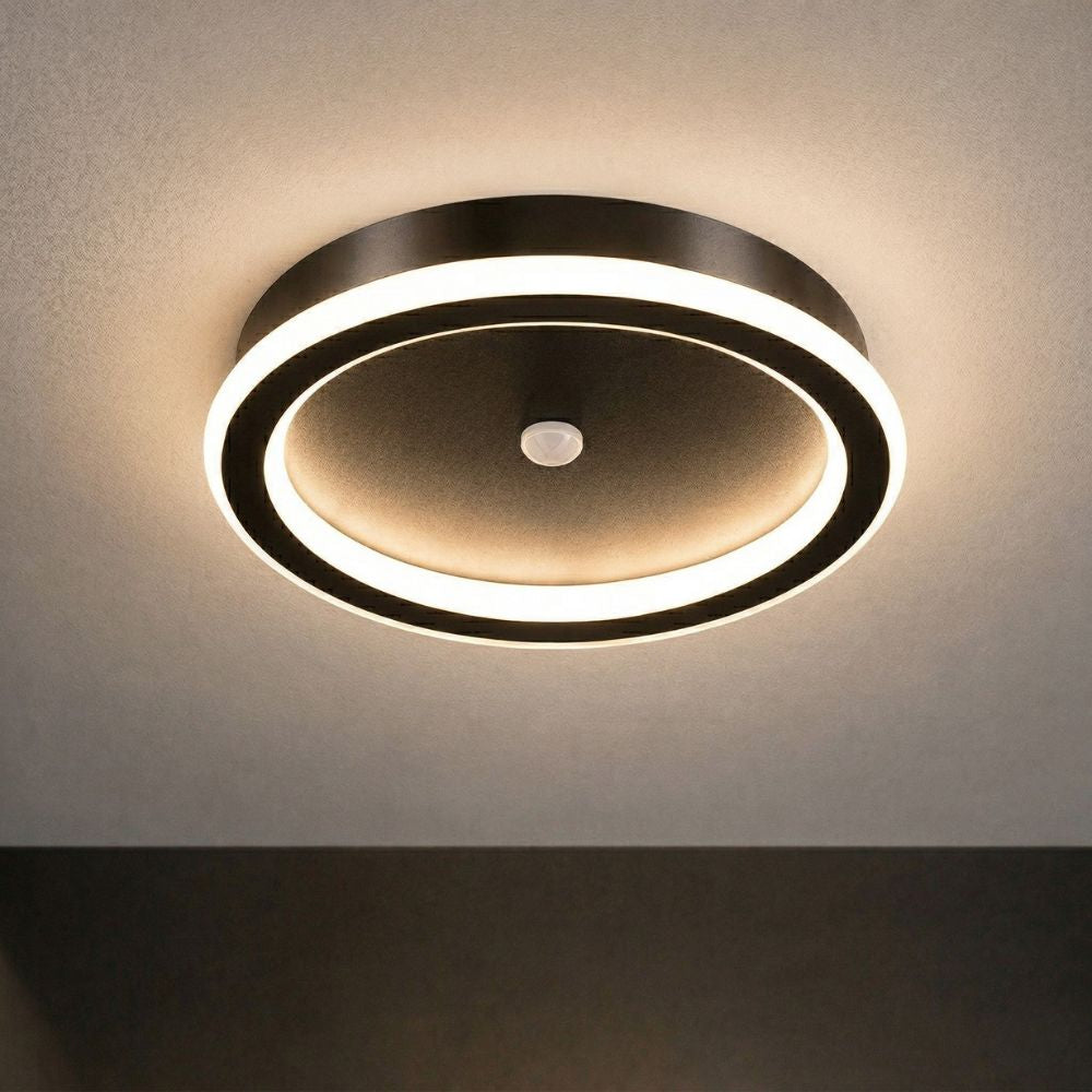 Lampa sufitowa LED z czujnikiem ruchu. Rozproszone, przyjemne światło do codziennego użytku w domu.