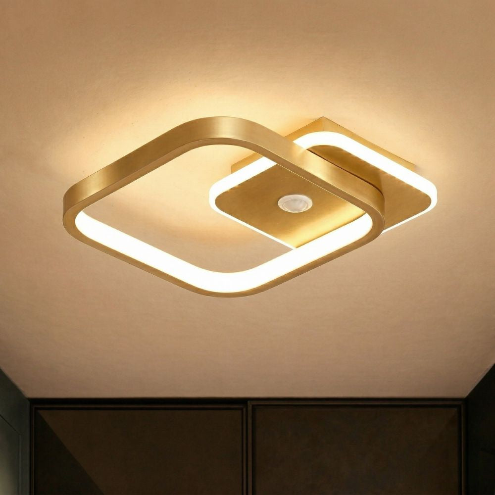 Kompaktowa lampa sufitowa LED z czujnikiem ruchu. Dyskretne, energooszczędne oświetlenie do małych przestrzeni.