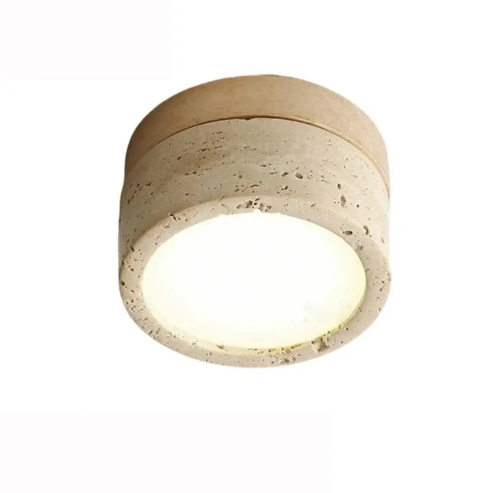 Nowoczesna lampa natynkowa LED z kamiennym abażurem świecąca ciepłym światłem w przedpokoju