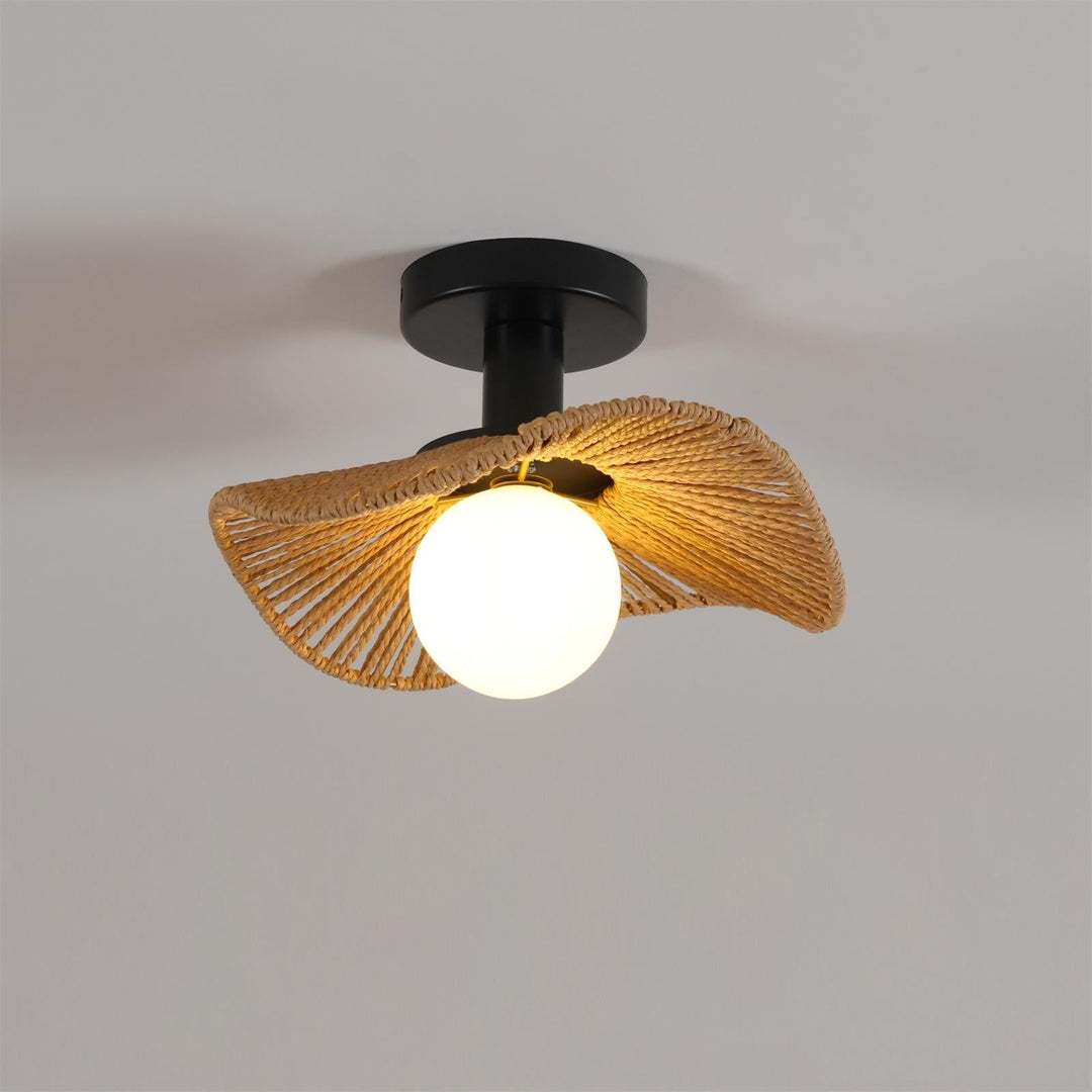Lampa sufitowa Tilda. Połączenie szkła, metalu i liny konopnej. Eleganckie wnętrza.