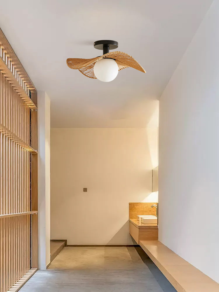 Oryginalna lampa sufitowa Tilda. Połączenie liny konopnej, szkła i metalu, elegancka.