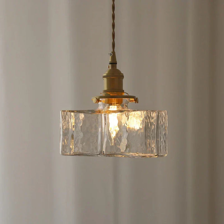 Designerska lampa sufitowa retro vintage, emitująca ciepłe światło, doskonała do salonu i jadalni.
