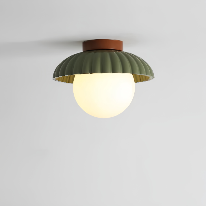 Biała lampa sufitowa z mlecznym szkłem, metalowa podstawa, elegancka do salonu i holu.