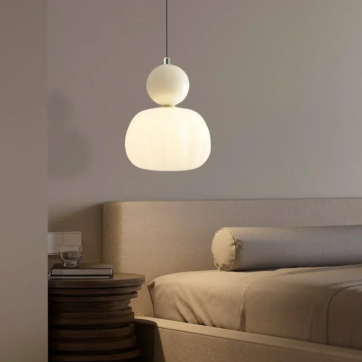 Art Deco lampa sufitowa, designerskie oświetlenie wnętrz, podkreśla elegancję.