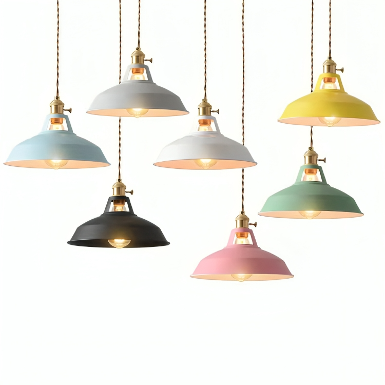 Czarna lampa wisząca retro w stylu industrialnym. Idealna do jadalni. Modne oświetlenie vintage.