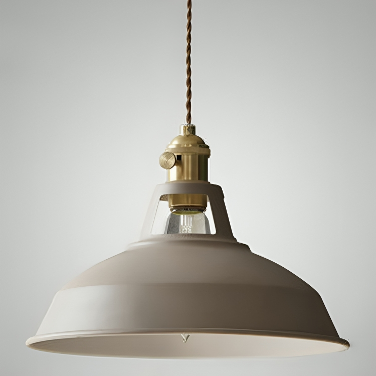 Lampa sufitowa industrialna, metalowa, czarna. Do kuchni, jadalni. Tworzy przytulną atmosferę.