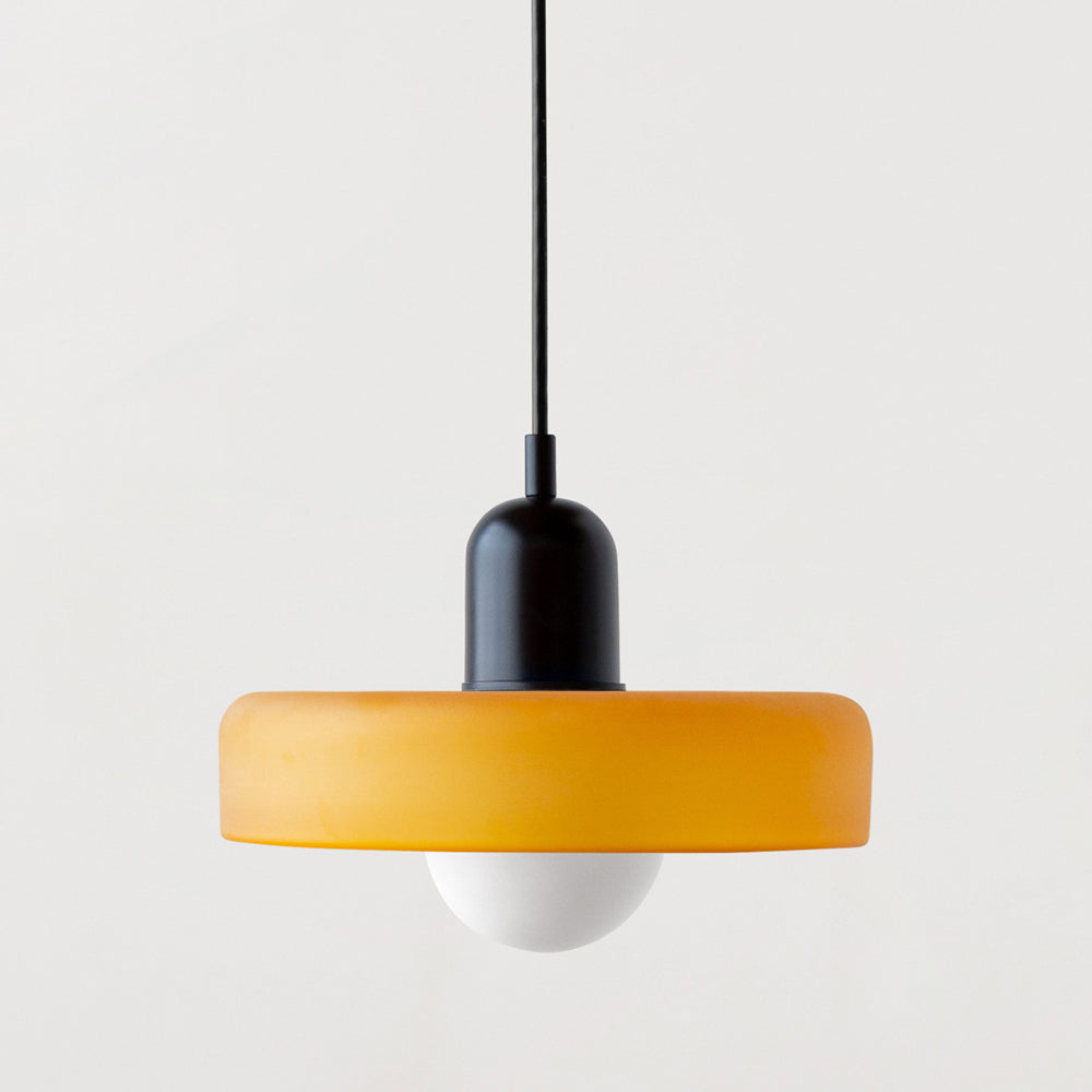 Funkcjonalne oświetlenie do jadalni, lampa wisząca dwuramienna.