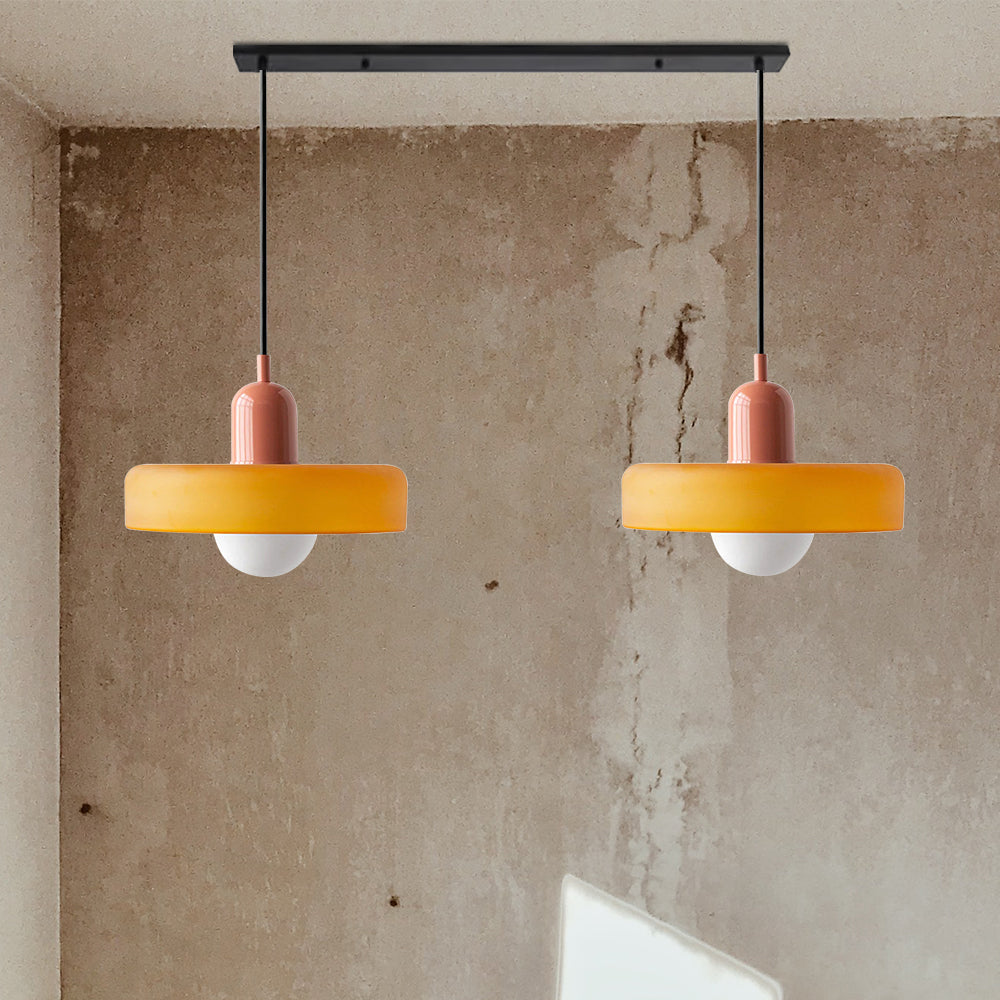 Uniwersalna lampa z dwoma kloszami, nowoczesny design wnętrza.