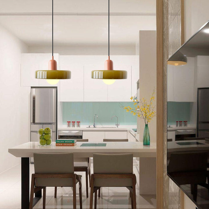 Funkcjonalna lampa wisząca do jadalni, design z podwójnym światłem.