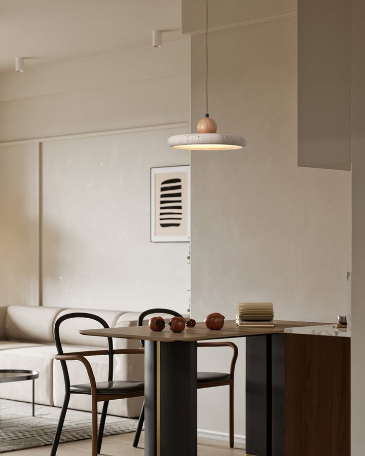 Siyane: lampa wisząca z naturalnych materiałów, drewno, trawertyn, design LED do nowoczesnych wnętrz.