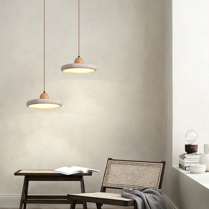 Drewniana lampa wisząca Siyane z trawertynem, dekoracja do sypialni. Artystyczny i funkcjonalny design.