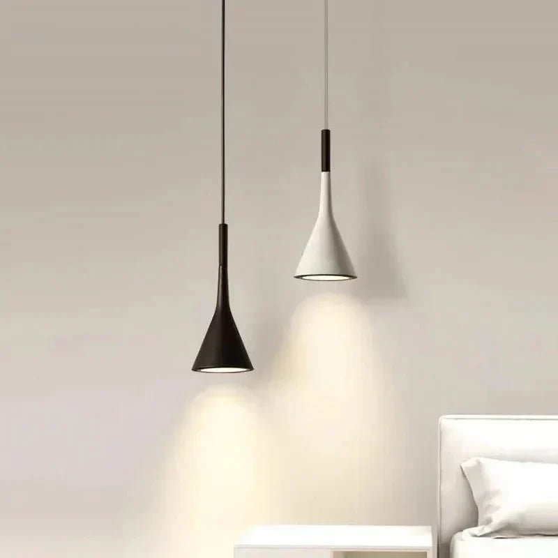 Designerska lampa sufitowa minimalistyczna, czarna, styl nordycki. Nowoczesne oświetlenie do jadalni.