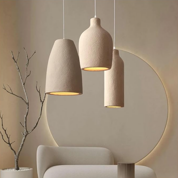 Lampa wisząca Wabi Sabi, surowa elegancja. Minimalistyczne oświetlenie sufitowe LED. Spokojny design do salonu i jadalni.