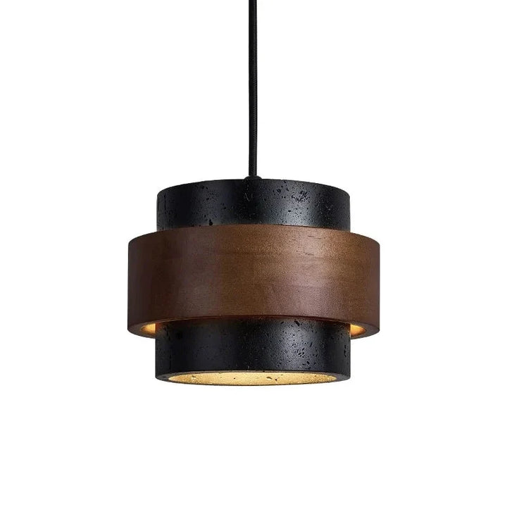 Stylowa lampa wisząca z kloszem z trawertynu w ciepłej tonacji