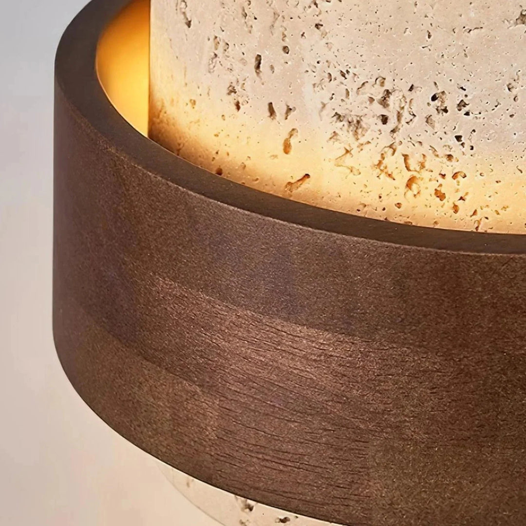 Elegancka lampa wisząca z kamiennym kloszem dająca rozproszone światło