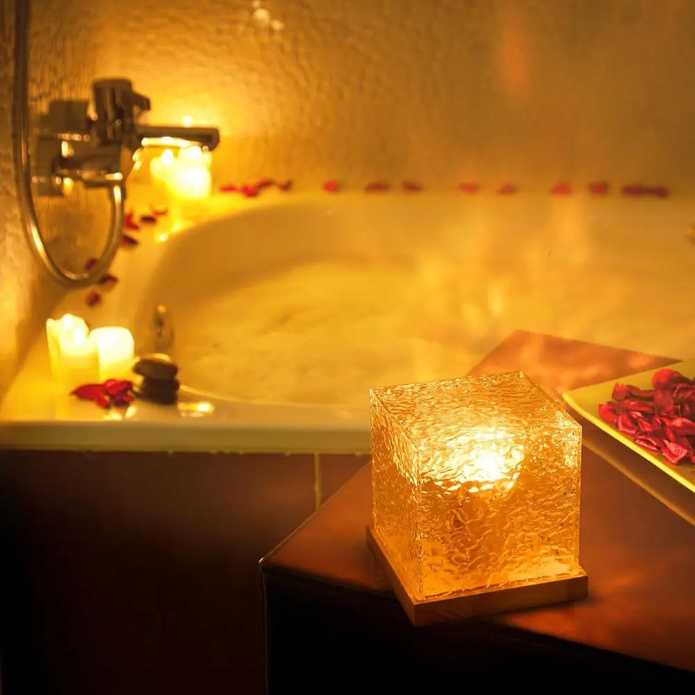 Lampka nocna LED kostka z dynamicznym efektem zorzy polarnej, zmieniająca kolory, idealna do sypialni.