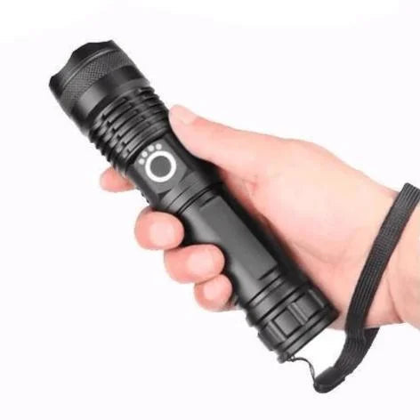 Uniwersalna latarka LED z zoomem, ładowana przez USB. Superjasna, idealna na camping i wędrówki.
