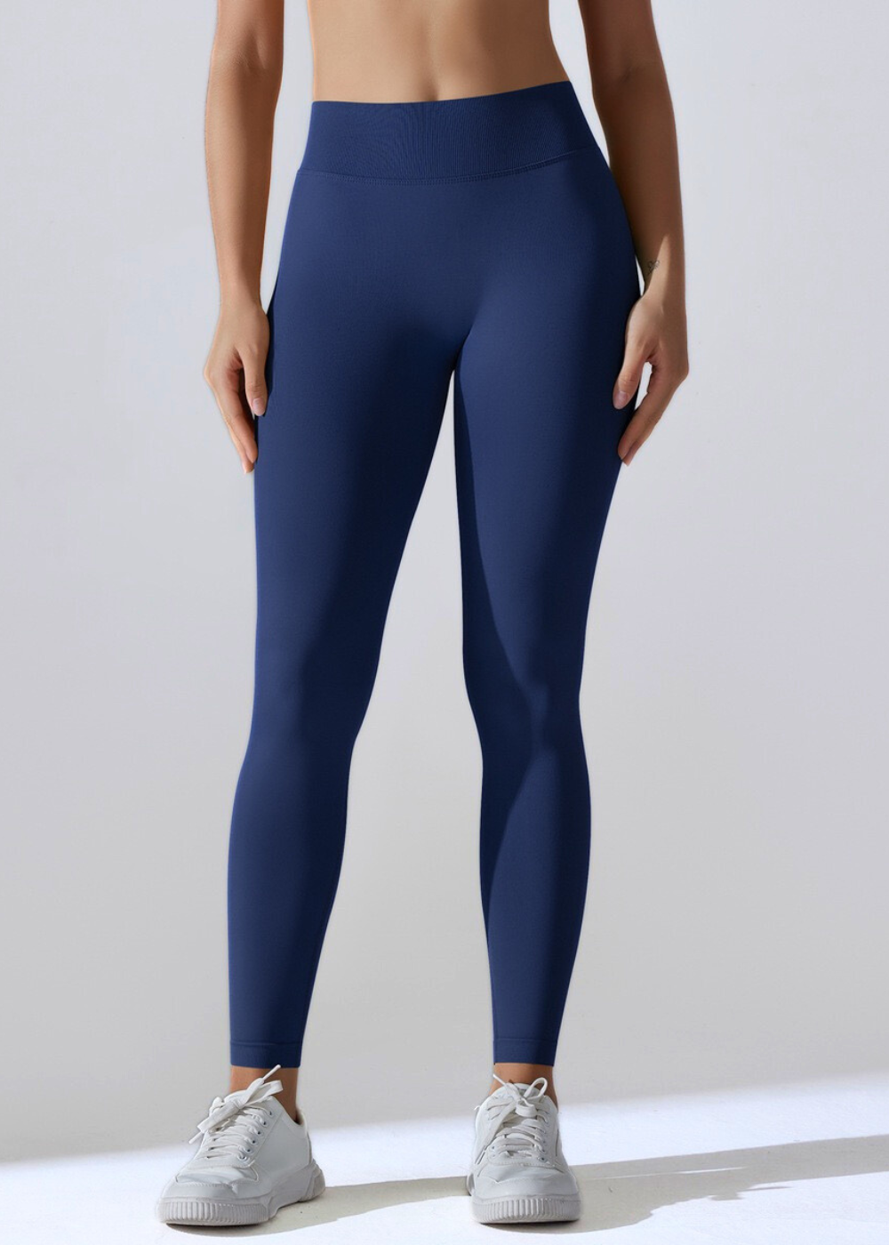 Stylowe legginsy sportowe z wysokim stanem w modnym kolorze