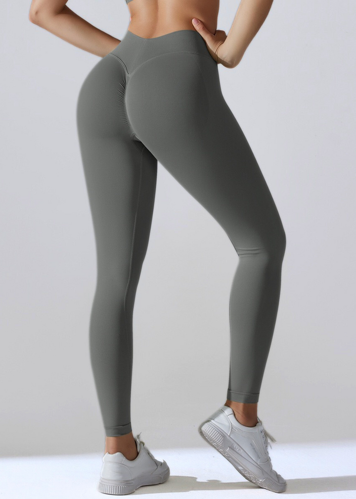 Kobieco skrojone legginsy sportowe z efektownym efektem scrunch