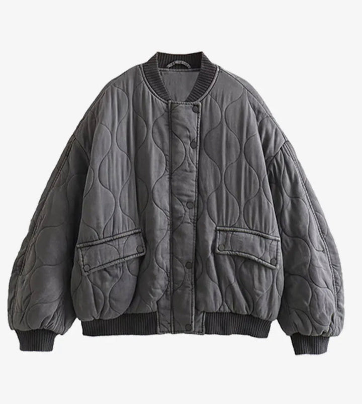 Wiosenna lekka damska kurtka bomberka oversize, pikowana, do codziennych stylizacji.
