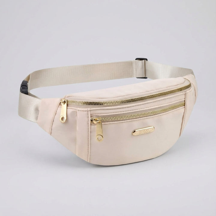 Ultralekka nerka LightPouch z nylonu, idealna jako saszetka biodrowa dla aktywnych osób.