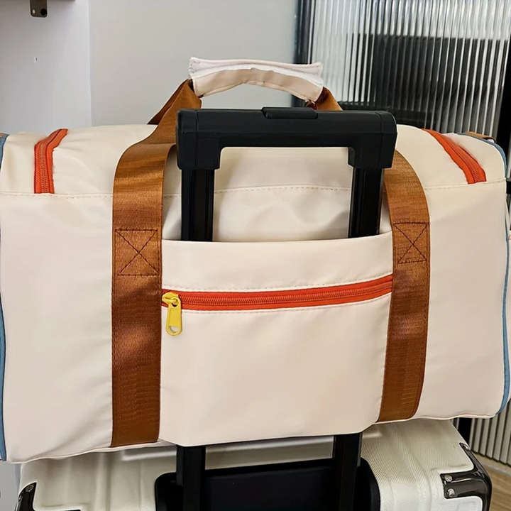 Pojemna i lekka torba duffelowa FlexaBag z uchwytami i paskiem na ramię, idealna dla aktywnych osób.