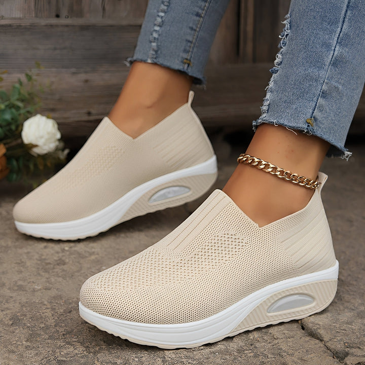 Lekkie, oddychające buty damskie na co dzień. Komfortowe obuwie wiosenne i letnie dla kobiet ceniących wygodę.
