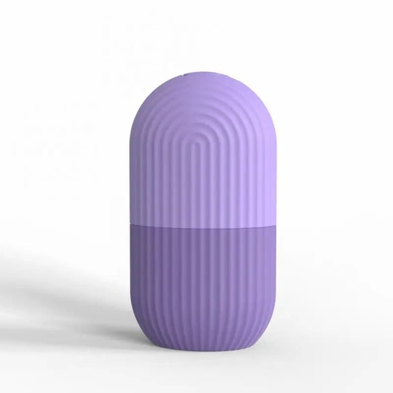 Ergonomiczny lodowy roller do twarzy. Zapewnia relaksujący masaż chłodzący i odświeża cerę.