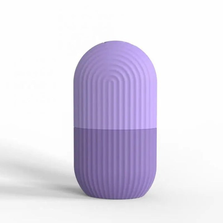Ergonomiczny lodowy roller do twarzy. Zapewnia relaksujący masaż chłodzący i odświeża cerę.
