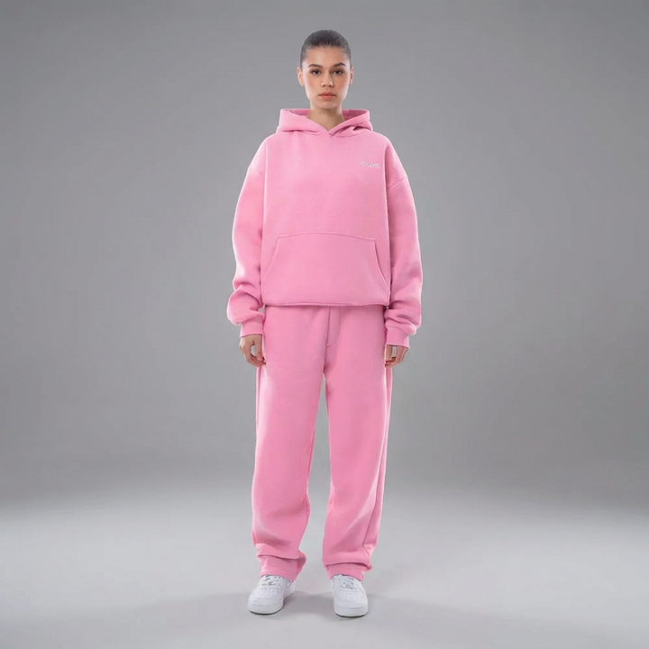 Dres unisex w nowoczesnym stylu, zbliżenie na kieszenie i sznurki