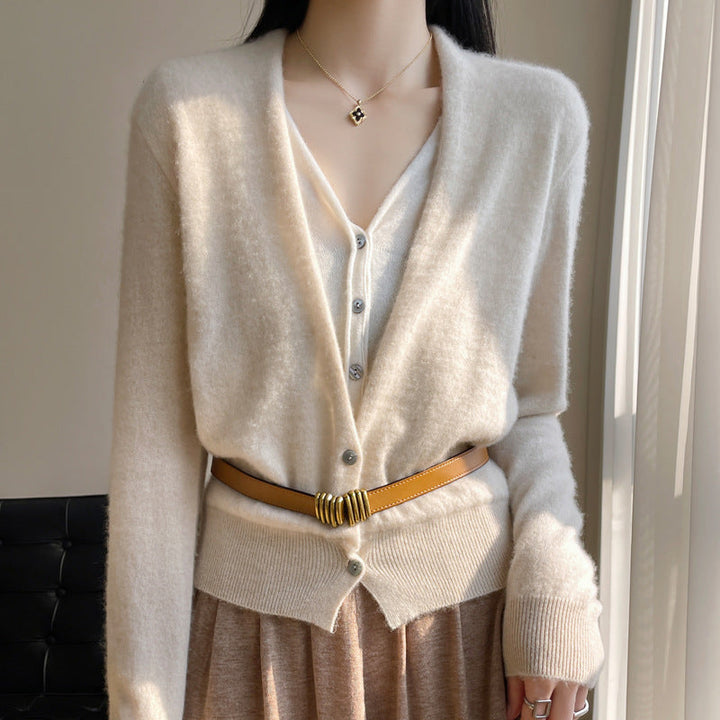 Oversize'owy sweter damski Alyssa z dekoltem V i guzikami, zapewnia luźny krój i wygodę na chłodne dni.