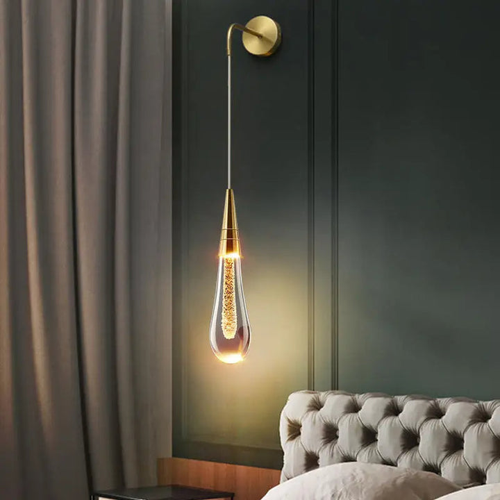 Luksusowa lampa ścienna LED z opływowym designem. Idealna do nowoczesnego salonu i sypialni. Oświetlenie.