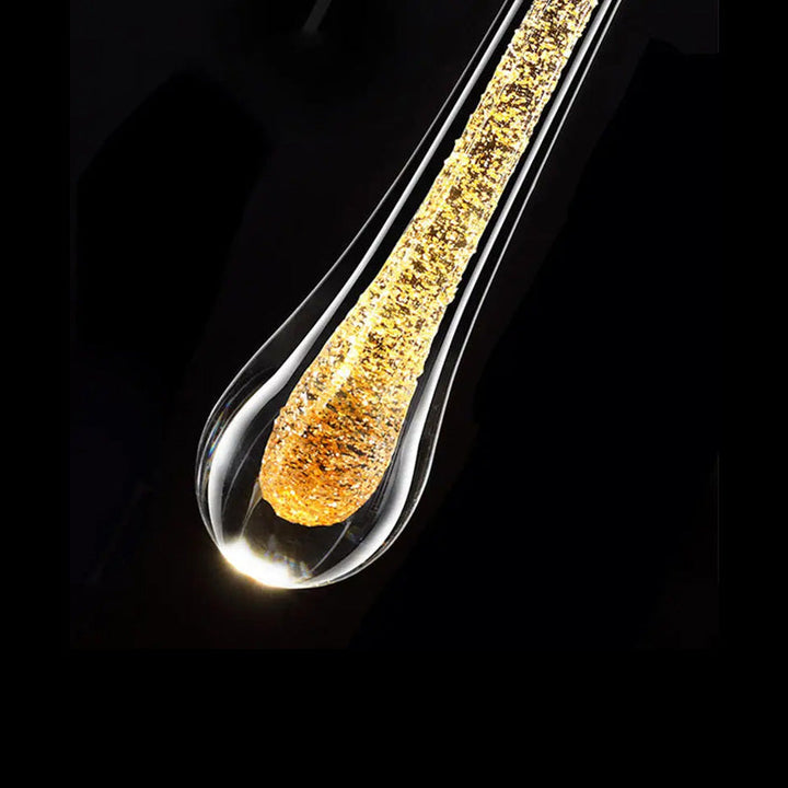 Elegancka złota lampa ścienna LED ze szkła i metalu. Nowoczesne oświetlenie do designerskich wnętrz i korytarza.