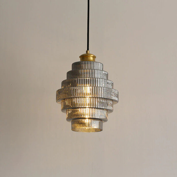 Oryginalna lampa wisząca butelkowa, mosiężna konstrukcja, piękne szkło, unikatowy design.
