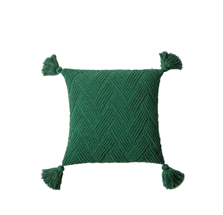 Zbliżenie na fakturę poszewki chenille z eleganckimi pomponami 45x45cm. Luksusowa dekoracyjna poduszka.