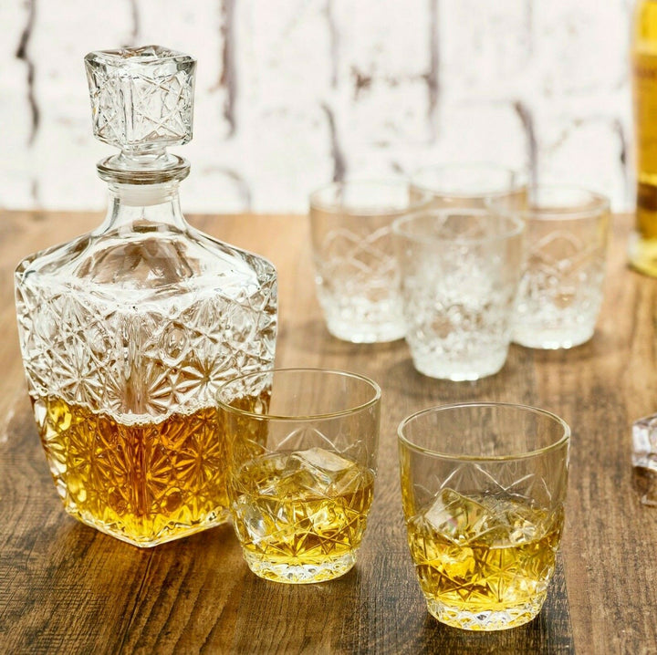 Karafka do whisky ze szkła kryształowego z 4 pasującymi szklankami. Elegancki zestaw do domu lub baru.