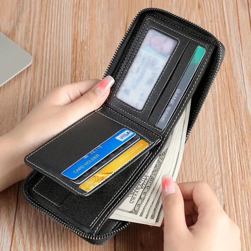 Detal zamka błyskawicznego w małym męskim portfelu