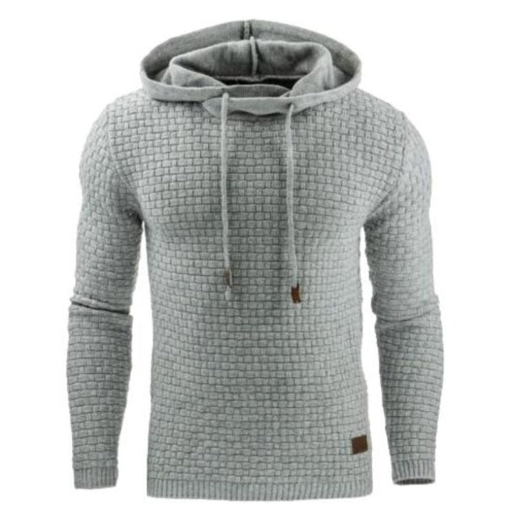 Tylny widok męskiej bluzy nierozpinanej z kapturem, wytłaczany wzór. Idealna streetwear odzież męska.