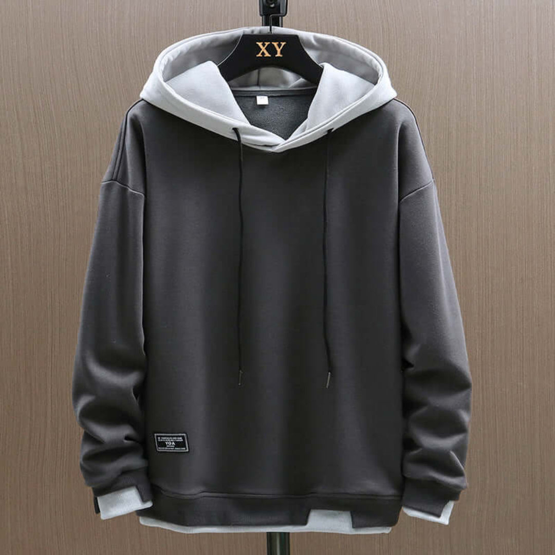 Stylowa męska bluza oversize z kapturem, zapewniająca swobodny look i komfort noszenia w streetwearze.