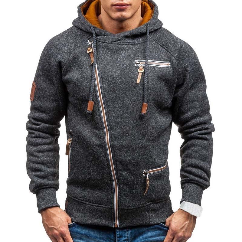 Męska bluza rozpinana z kapturem i unikalnym asymetrycznym zamkiem. Idealna do stylizacji casual i sportowych.