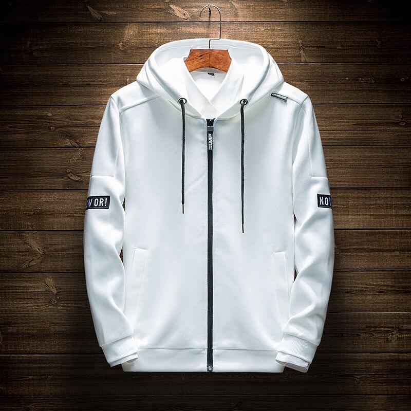 Modna męska bluza streetwear z kapturem i napisem na rękawach, wygodna i rozpinana.