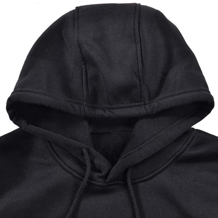 Bluza męska z kapturem, z dynamicznym nadrukiem anime, oferująca styl i komfort w każdej codziennej sytuacji.