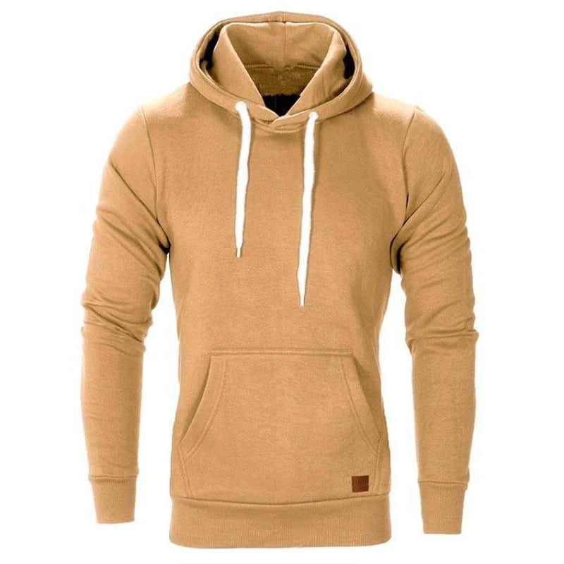 Detal kaptura i kieszeni kangurki. Komfortowa męska bluza nierozpinana, styl casual.