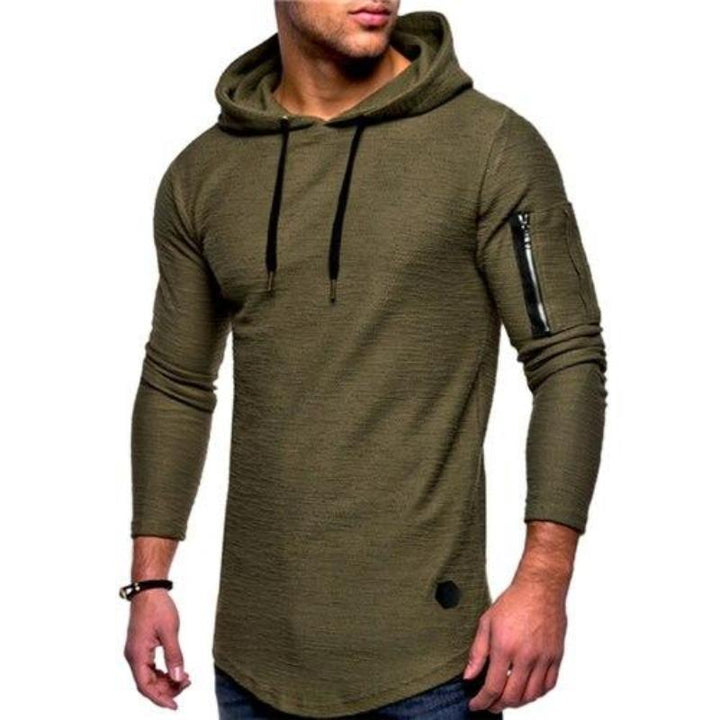 Dopasowana męska bluza z kapturem, jednolita, z praktyczną kieszonką na rękawie. Styl casual i streetwear.