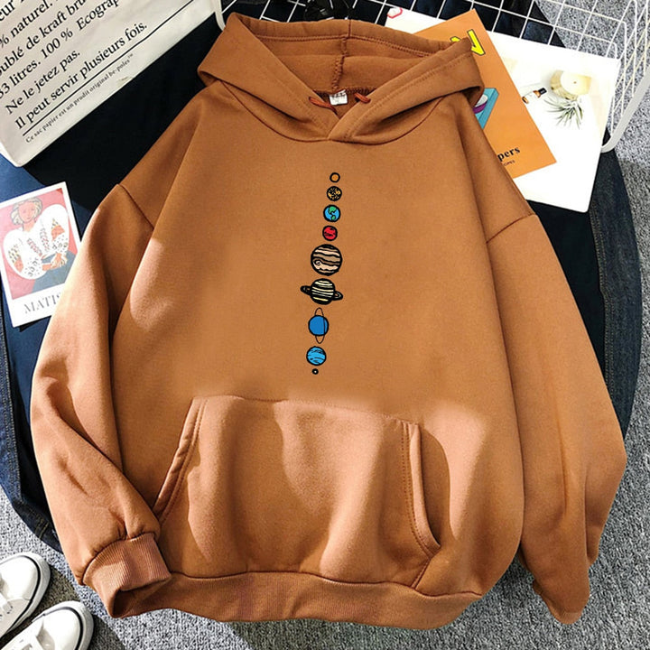 Męska bluza z wygodnym kapturem, unikalny nadruk planety. Idealna do luźnych outfitów streetwear, styl i wygoda.